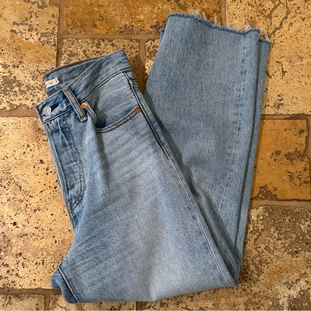 Levi’s Ribcage Straight Ankle Jeans Bernal Middle Road Size 25